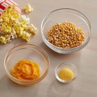 Suroviny pro přípravu popcornu