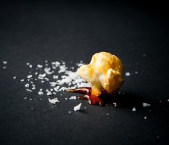 Karamel s růžovou himalájskou solí